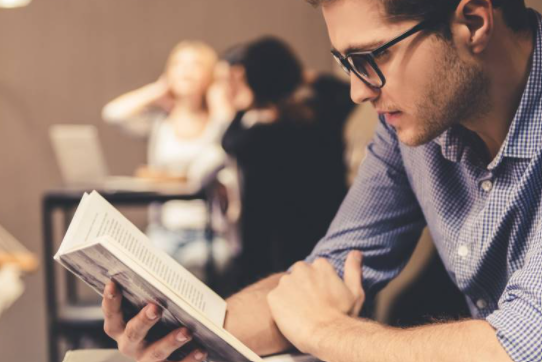 성공한 CEO들이 밤새워 읽은 자기계발서 베스트 7: 그들의 성공 비밀은 무엇일까?